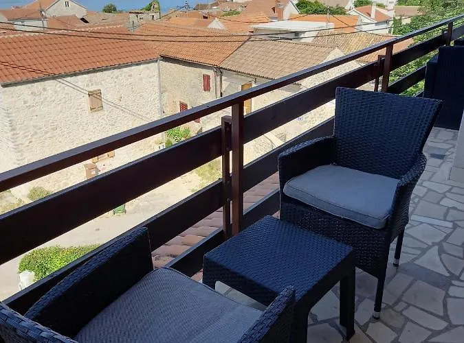 By The Sea - Diklo, - 11662 *